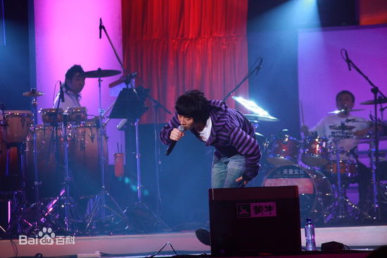 郑钧(Zhen Michael)2009中歌榜红五月壁纸壁纸