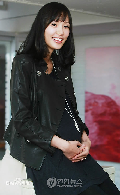 孙泰英(，SON TAE-YEONG)艺术照壁纸壁纸