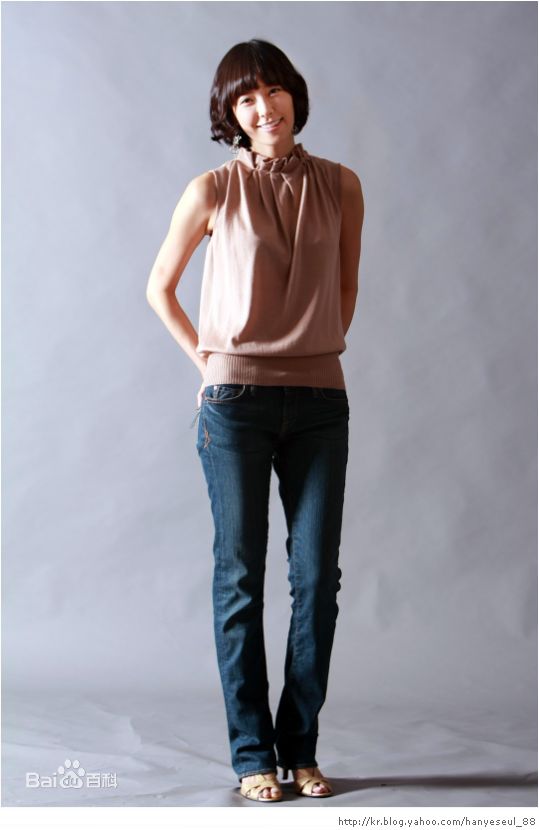 孙泰英(，SON TAE-YEONG)艺术照壁纸壁纸