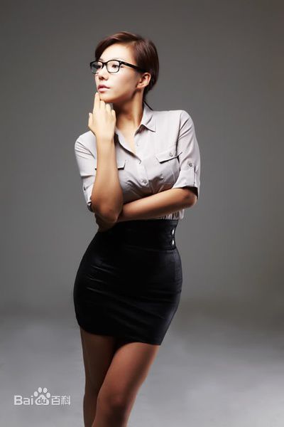 高清李彩英()性感图片