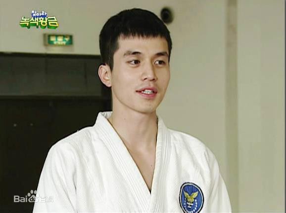 李栋旭( /Lee Dong Wook/ イ ドンウク)服役图册壁纸壁纸