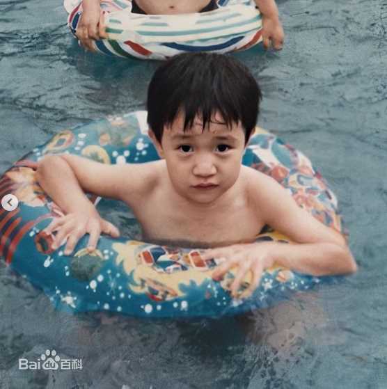 李栋旭( /Lee Dong Wook/ イ ドンウク)童年图册