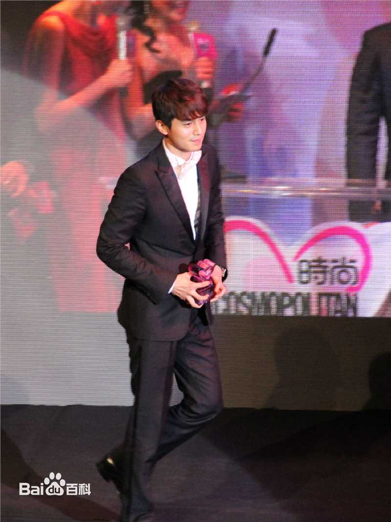 李栋旭( /Lee Dong Wook/ イ ドンウク)最新杂志壁纸