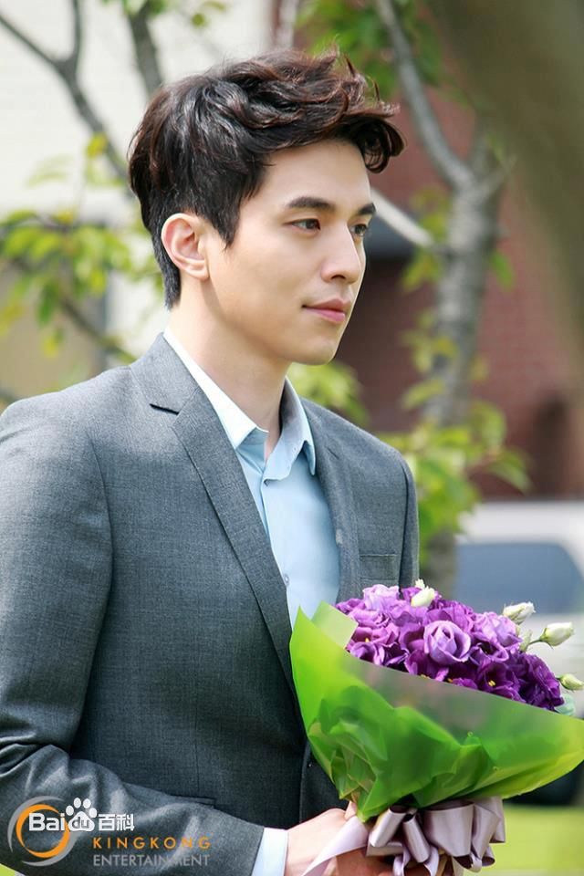 李栋旭( /Lee Dong Wook/ イ ドンウク)最新杂志壁纸