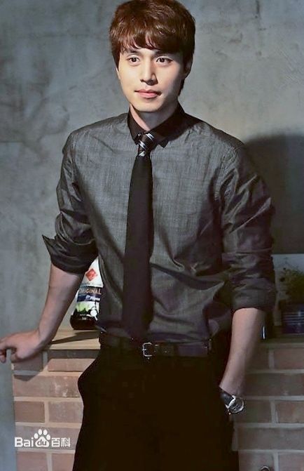 李栋旭( /Lee Dong Wook/ イ ドンウク)最新杂志壁纸