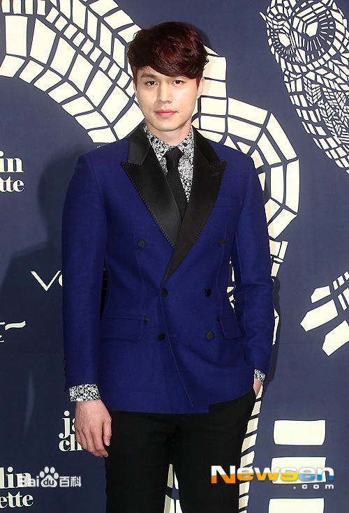 李栋旭( /Lee Dong Wook/ イ ドンウク)最新杂志壁纸