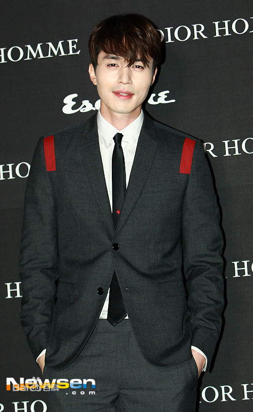 李栋旭( /Lee Dong Wook/ イ ドンウク)最新杂志壁纸