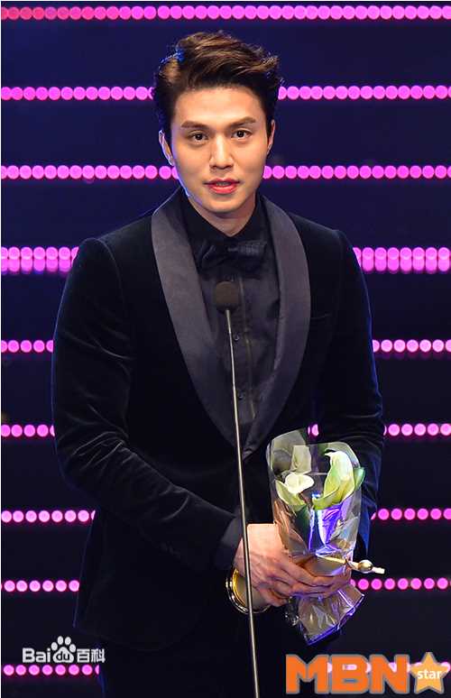 李栋旭( /Lee Dong Wook/ イ ドンウク)最新杂志壁纸