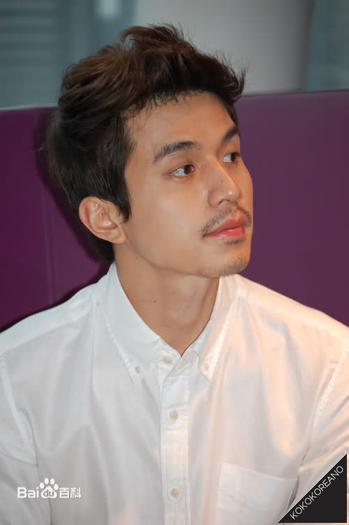 李栋旭( /Lee Dong Wook/ イ ドンウク)最新杂志壁纸