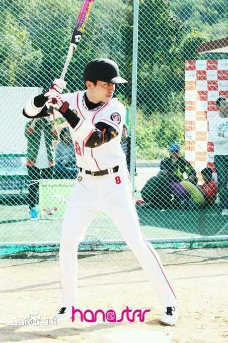 李栋旭( /Lee Dong Wook/ イ ドンウク)最新杂志壁纸