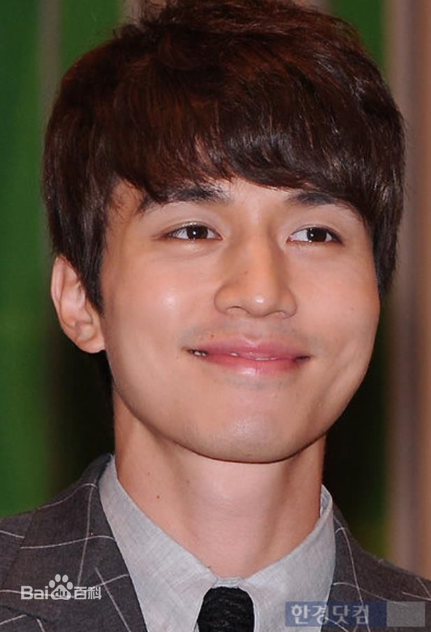 李栋旭( /Lee Dong Wook/ イ ドンウク)最新杂志壁纸