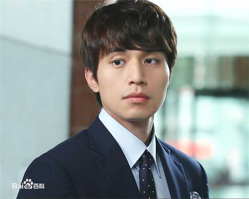 李栋旭( /Lee Dong Wook/ イ ドンウク)最新杂志壁纸