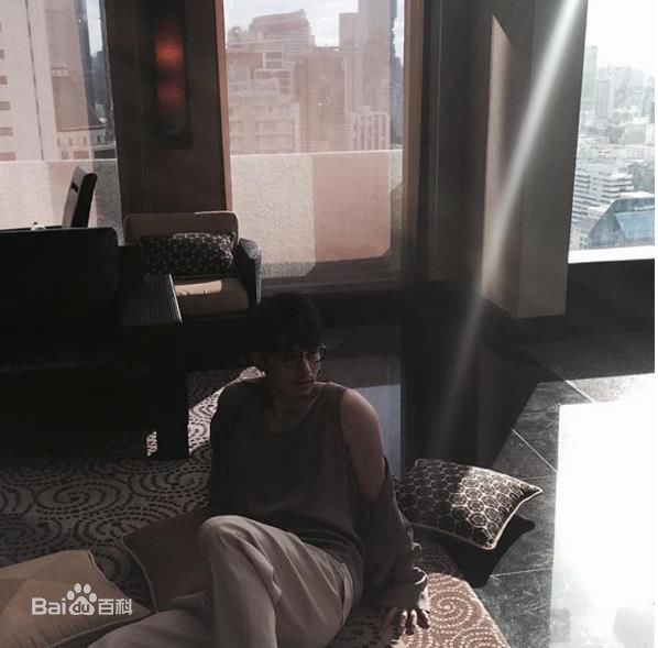 李栋旭( /Lee Dong Wook/ イ ドンウク)最新杂志壁纸