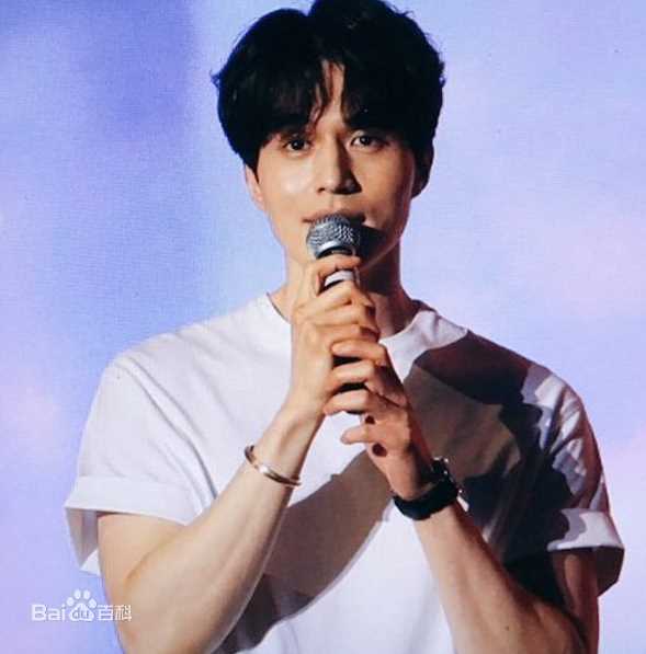 李栋旭( /Lee Dong Wook/ イ ドンウク)粉丝见面会素颜照壁纸