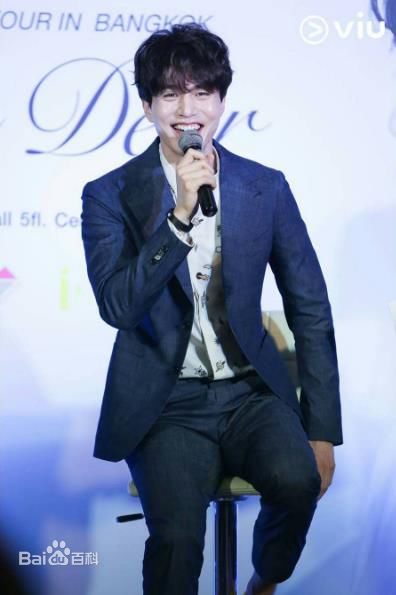 李栋旭( /Lee Dong Wook/ イ ドンウク)粉丝见面会素颜照壁纸