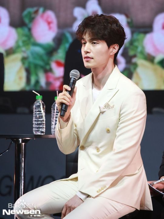 李栋旭( /Lee Dong Wook/ イ ドンウク)粉丝见面会素颜照壁纸