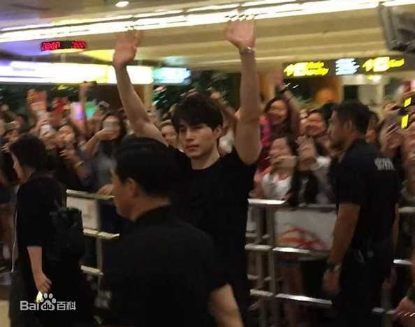 李栋旭( /Lee Dong Wook/ イ ドンウク)粉丝见面会素颜照壁纸