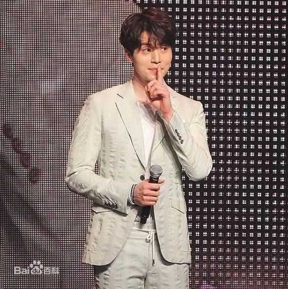 李栋旭( /Lee Dong Wook/ イ ドンウク)粉丝见面会素颜照壁纸