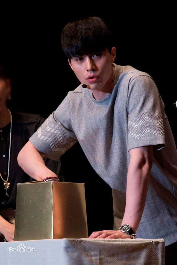 李栋旭( /Lee Dong Wook/ イ ドンウク)粉丝见面会素颜照壁纸