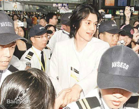 李栋旭( /Lee Dong Wook/ イ ドンウク)粉丝见面会素颜照壁纸