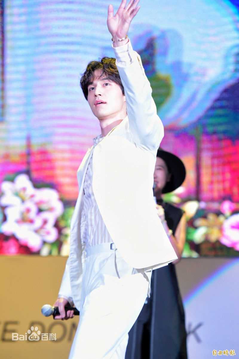 李栋旭( /Lee Dong Wook/ イ ドンウク)粉丝见面会素颜照壁纸