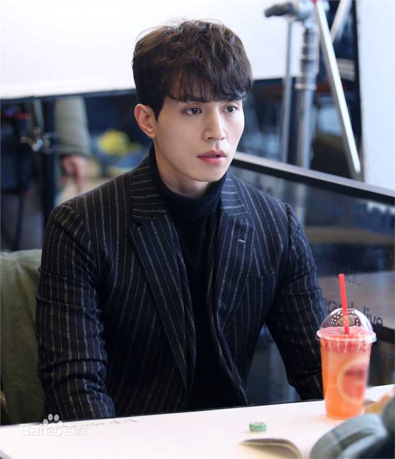 李栋旭( /Lee Dong Wook/ イ ドンウク)孤单又灿烂的神-鬼怪生活照相册