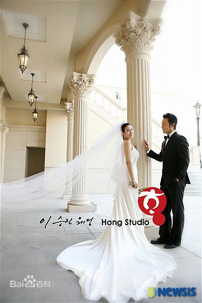 李昌勋((韩）/Lee, Chang-Hoon)结婚性感图片图集