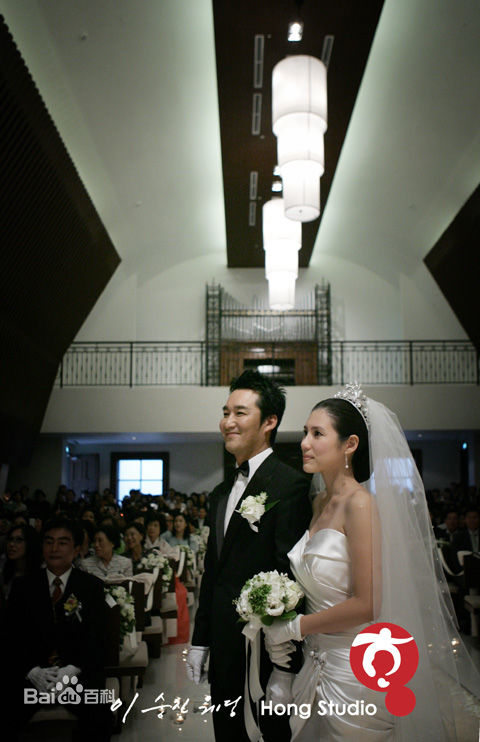 李昌勋((韩）/Lee, Chang-Hoon)结婚性感图片图集