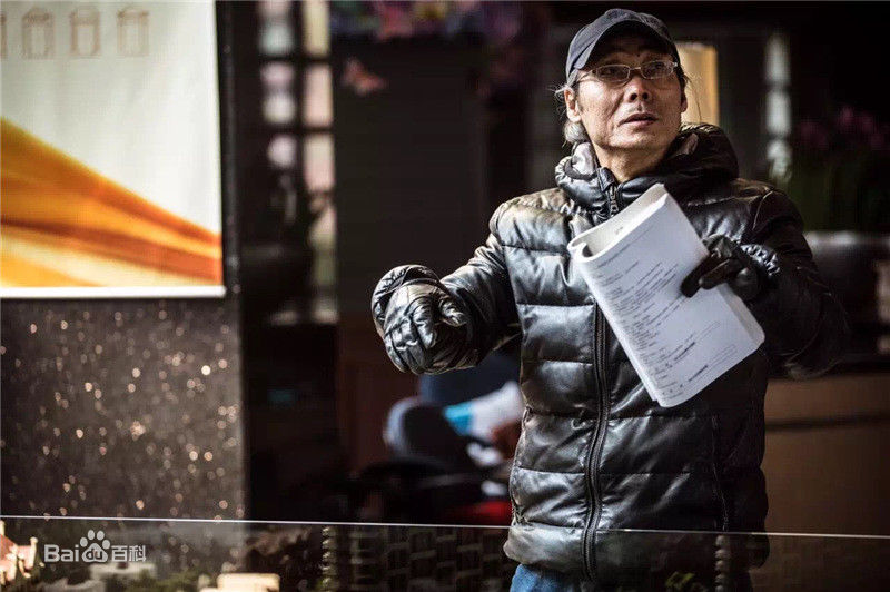 最新李小平在《最好的安排》工作照中的壁纸