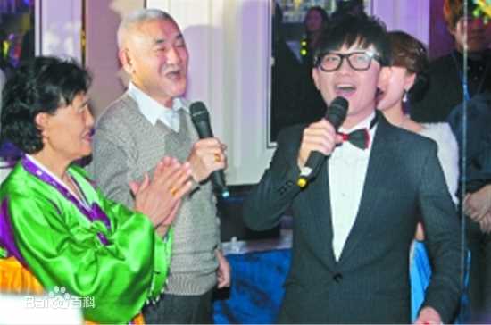 金志文(Kim Ji-mun（朝鲜语）)金兰长春婚礼现场生活照