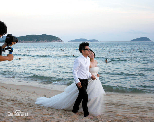 金志文(Kim Ji-mun（朝鲜语）)金兰婚纱照素颜照相册