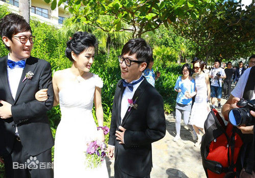 金志文(Kim Ji-mun（朝鲜语）)和女友金兰甜蜜照图片图集