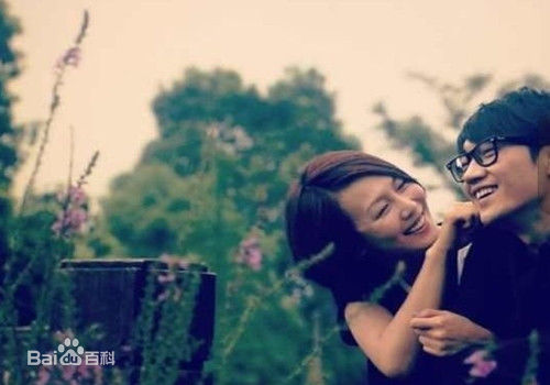 金志文(Kim Ji-mun（朝鲜语）)和女友金兰甜蜜照图片图集