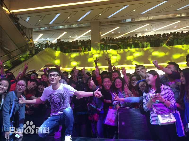 金志文(Kim Ji-mun（朝鲜语）)演出活动前后照片