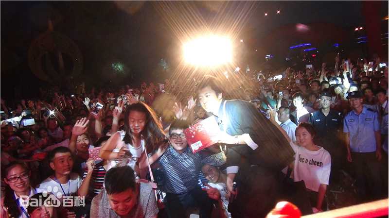 金志文(Kim Ji-mun（朝鲜语）)演出活动前后照片