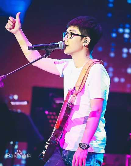 金志文(Kim Ji-mun（朝鲜语）)前后照片