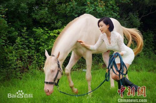 杨舒婷御马前后照片