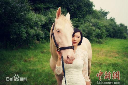 杨舒婷御马前后照片