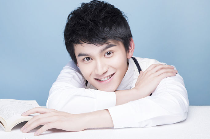 最新丁宇佳壁纸