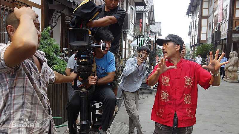 毛荣工作照素颜照壁纸