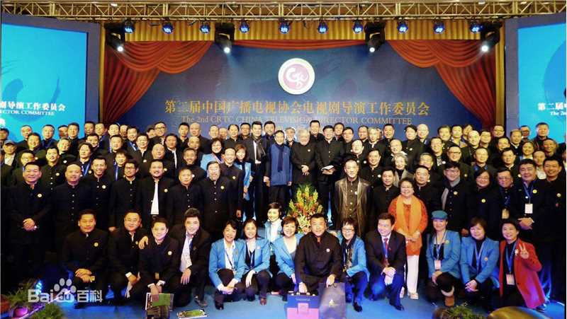 毛荣工作照素颜照壁纸