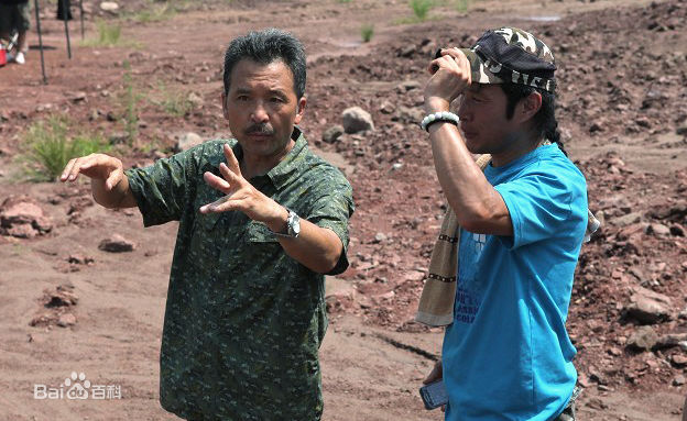 毛荣工作照素颜照壁纸