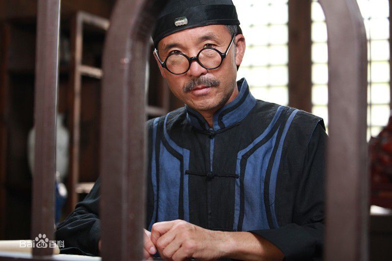 毛荣工作照素颜照壁纸