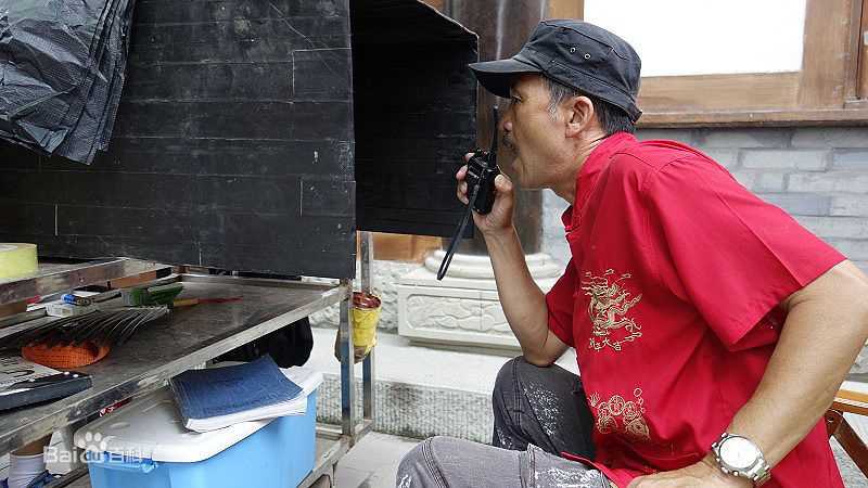 毛荣工作照素颜照壁纸