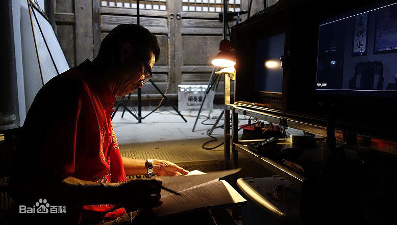 毛荣工作照素颜照壁纸