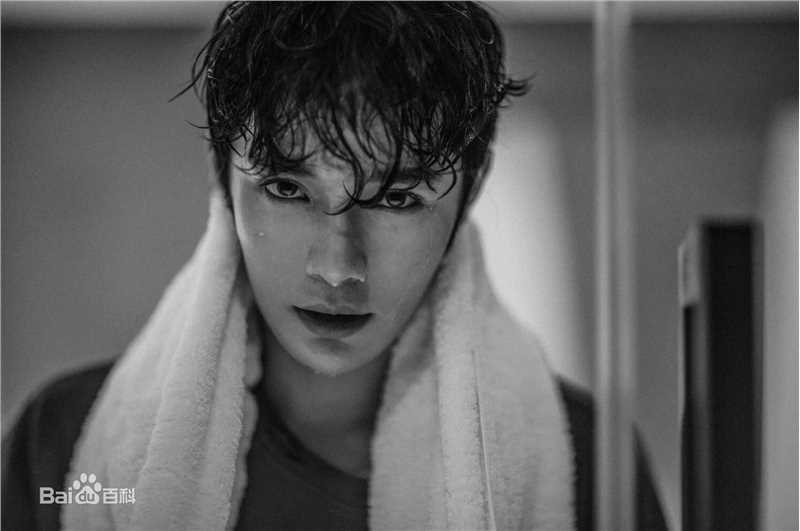 高清李岱昆性感图片