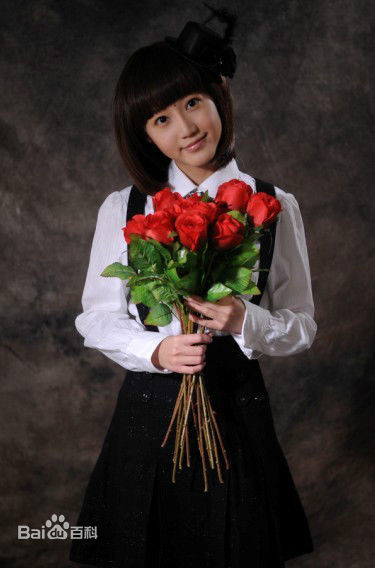 莫诗旎艺术照性感图片图集