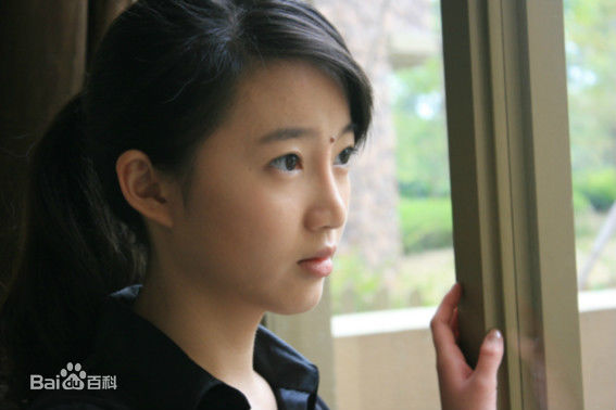 莫诗旎艺术照性感图片图集