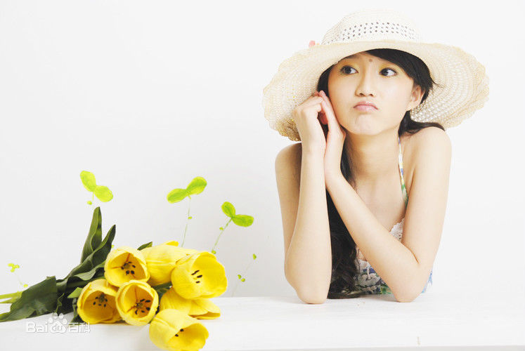 莫诗旎艺术照性感图片图集