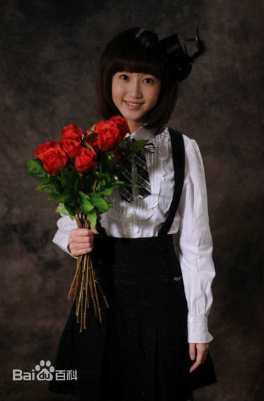 莫诗旎艺术照性感图片图集